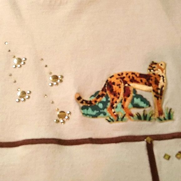 Vintage  tan short sleeve cotton polyester t-shirt with embroidered animals. - Picture 5 of 6